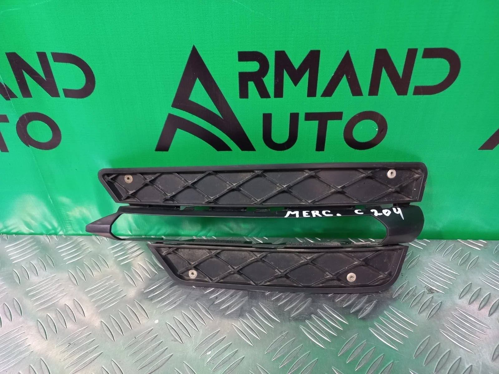 Решетка бампера Mercedes C-Class 2011-2015 A2048851353 W204, передняя левая