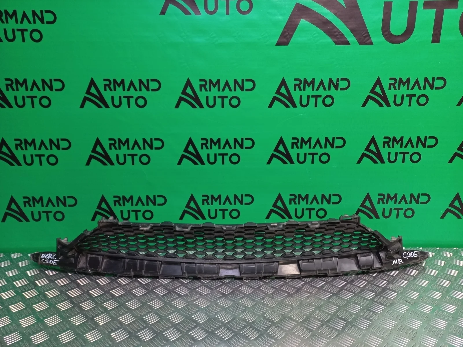 Решетка бампера Mercedes C-Class 2018-2021 A2058856204 W205, передняя