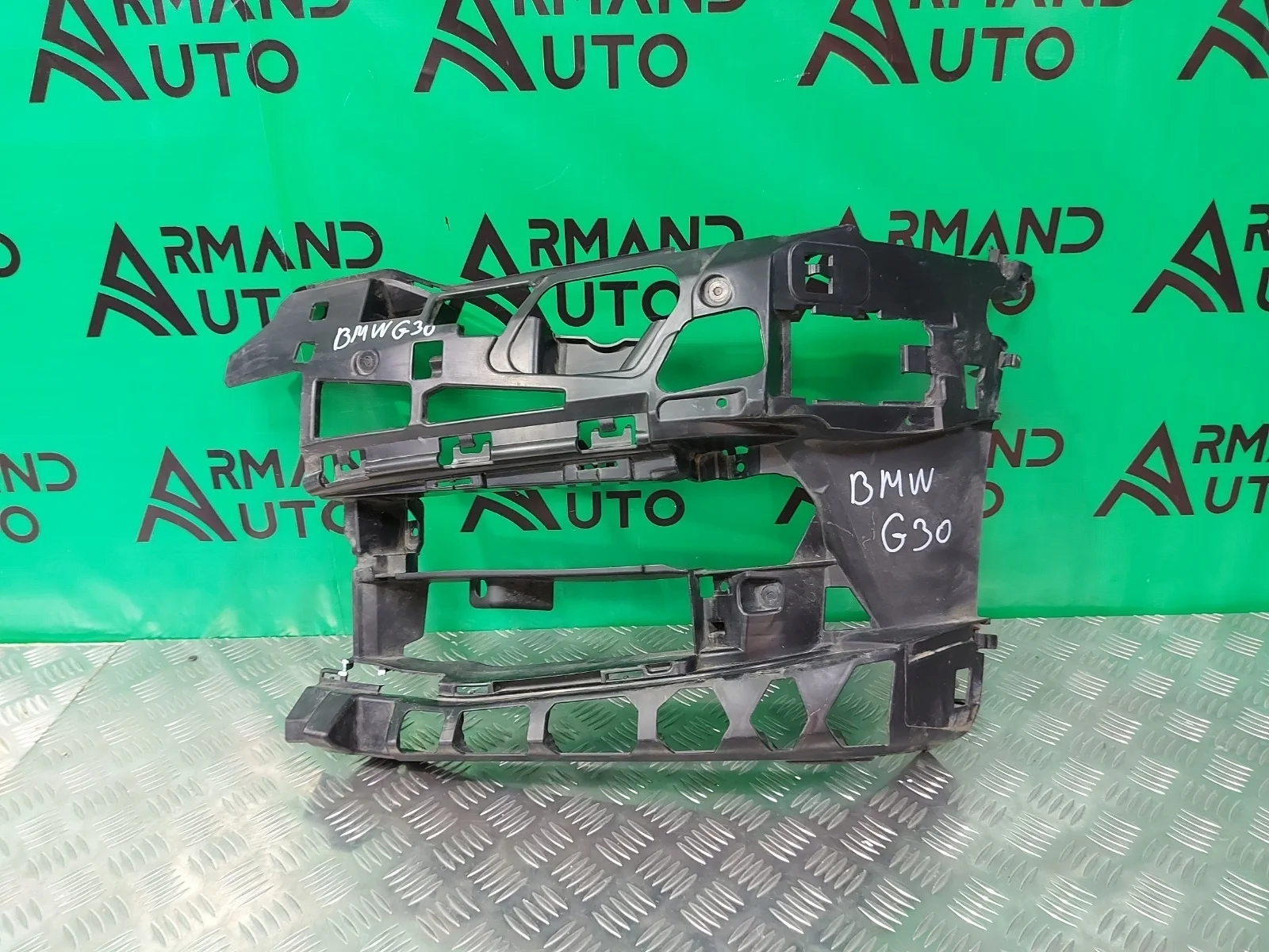 Кронштейн бампера BMW 5 series 2016-2020 51117385345 G30 G31, передний левый