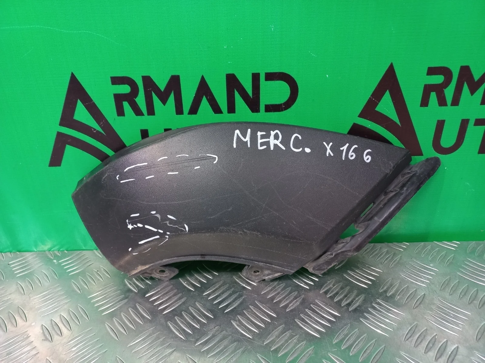 Накладка бампера нижняя Mercedes GL GLS-Class 2012-2016 A1668853025 X166, передняя правая