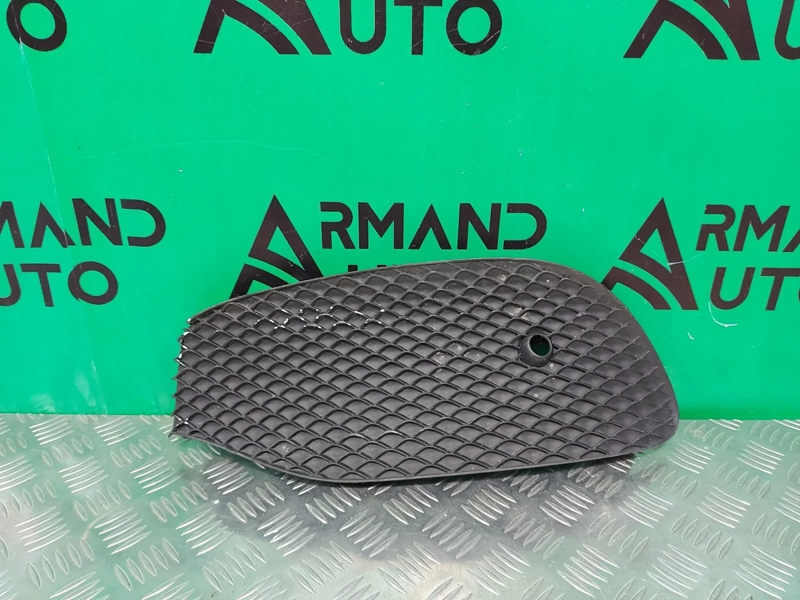 Решетка бампера Mercedes E-Class 2016-2020 A2138851500 W213, передняя левая