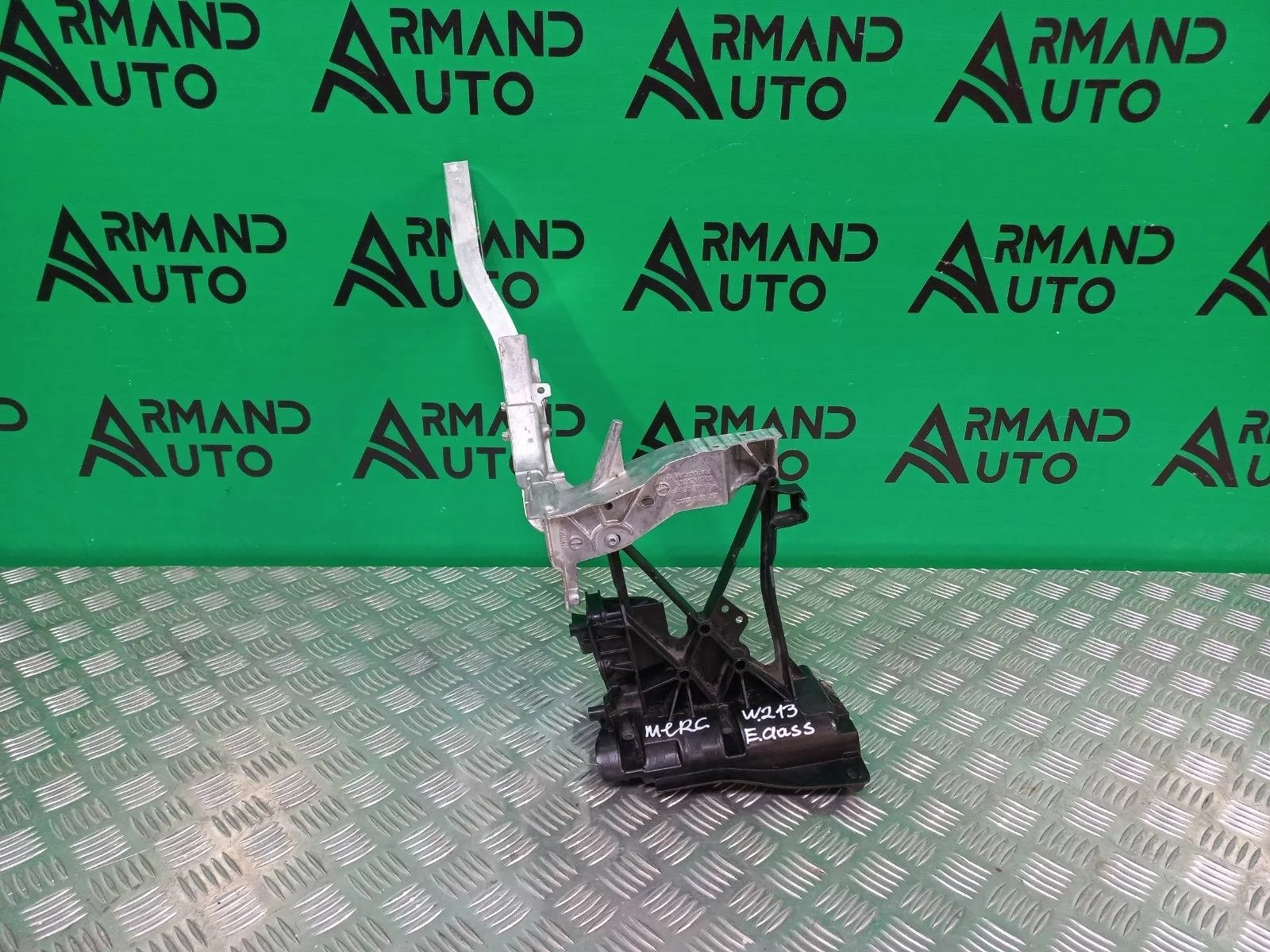 Кронштейн панели передней Mercedes GLC-Class 2015-2022 A2536210700 X253, правый