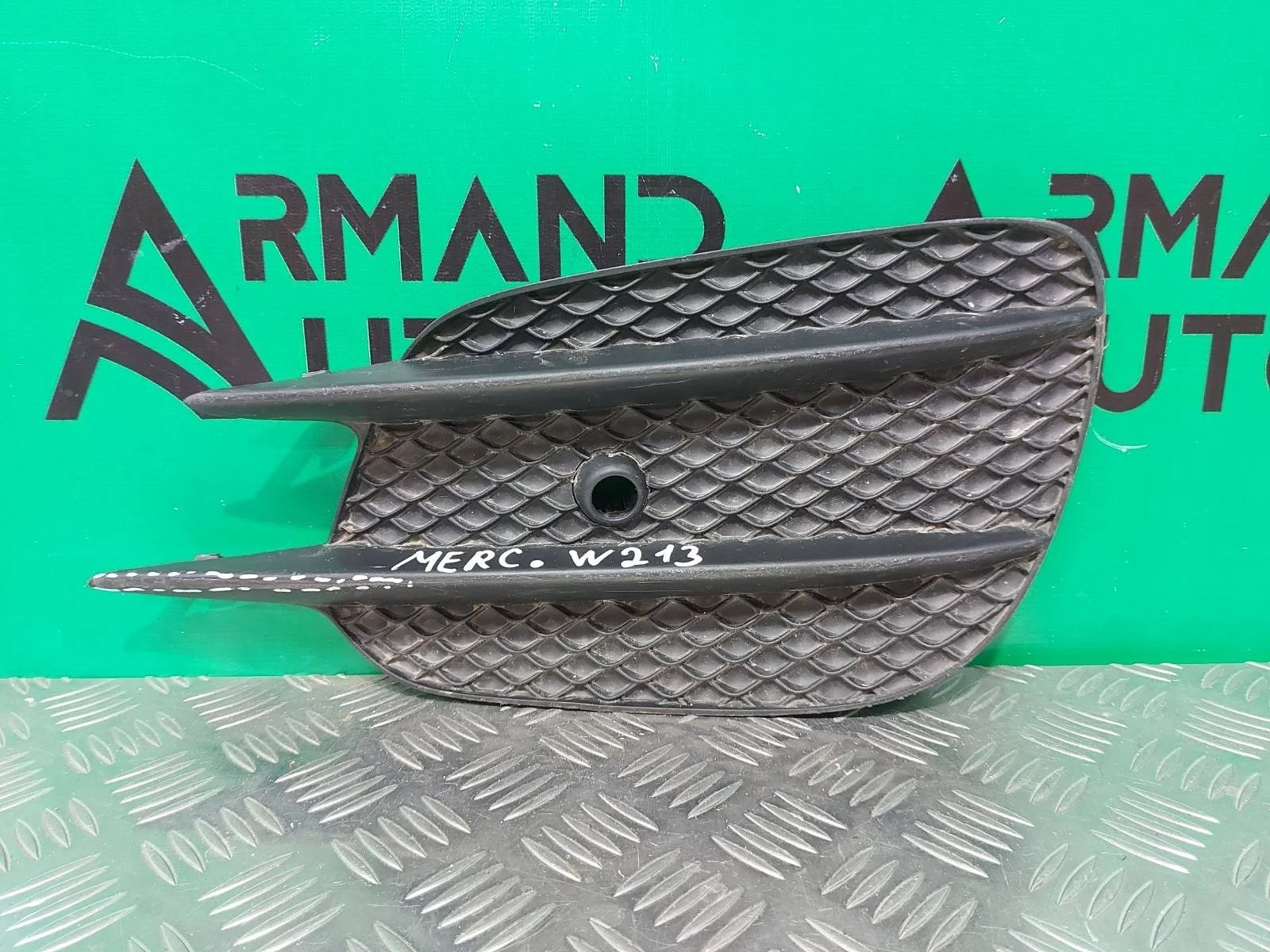 Решетка бампера Mercedes E-Class 2016-2020 A2138856800 W213, передняя правая