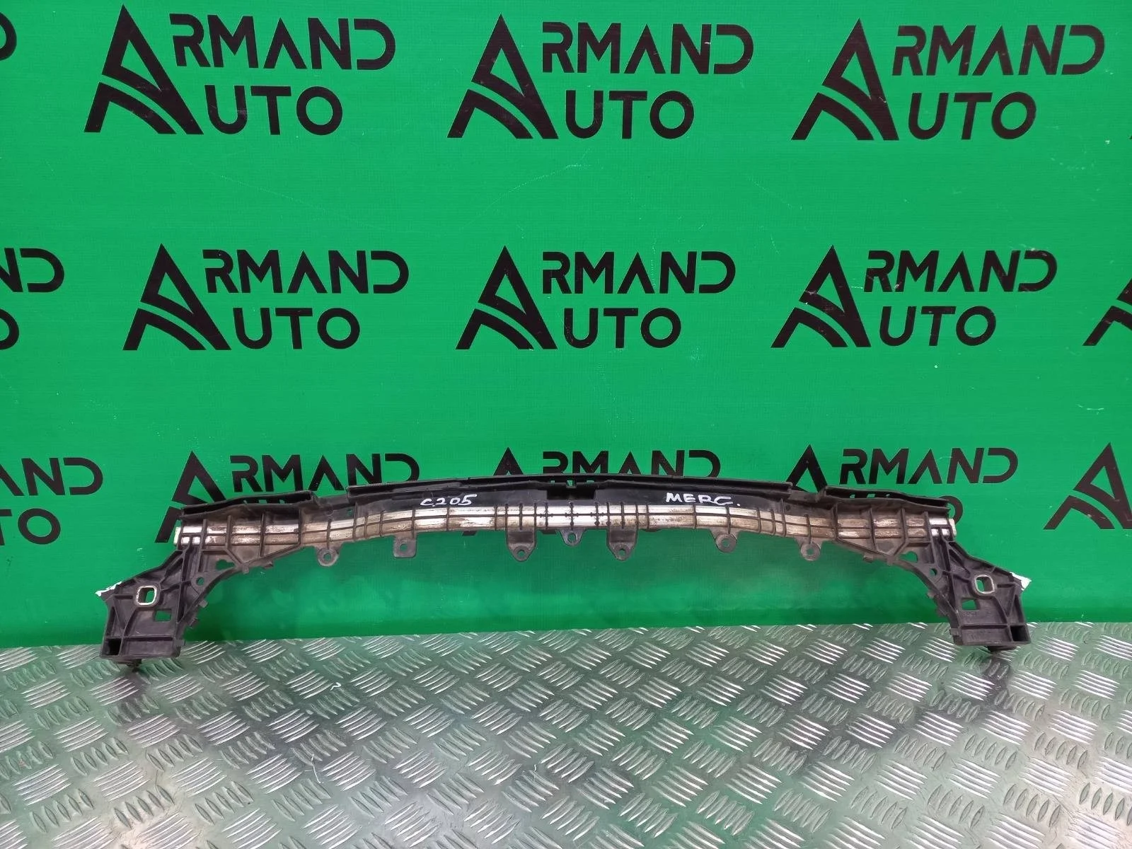 Кронштейн радиатора Mercedes C-Class 2014-2021 A2056204101 W205