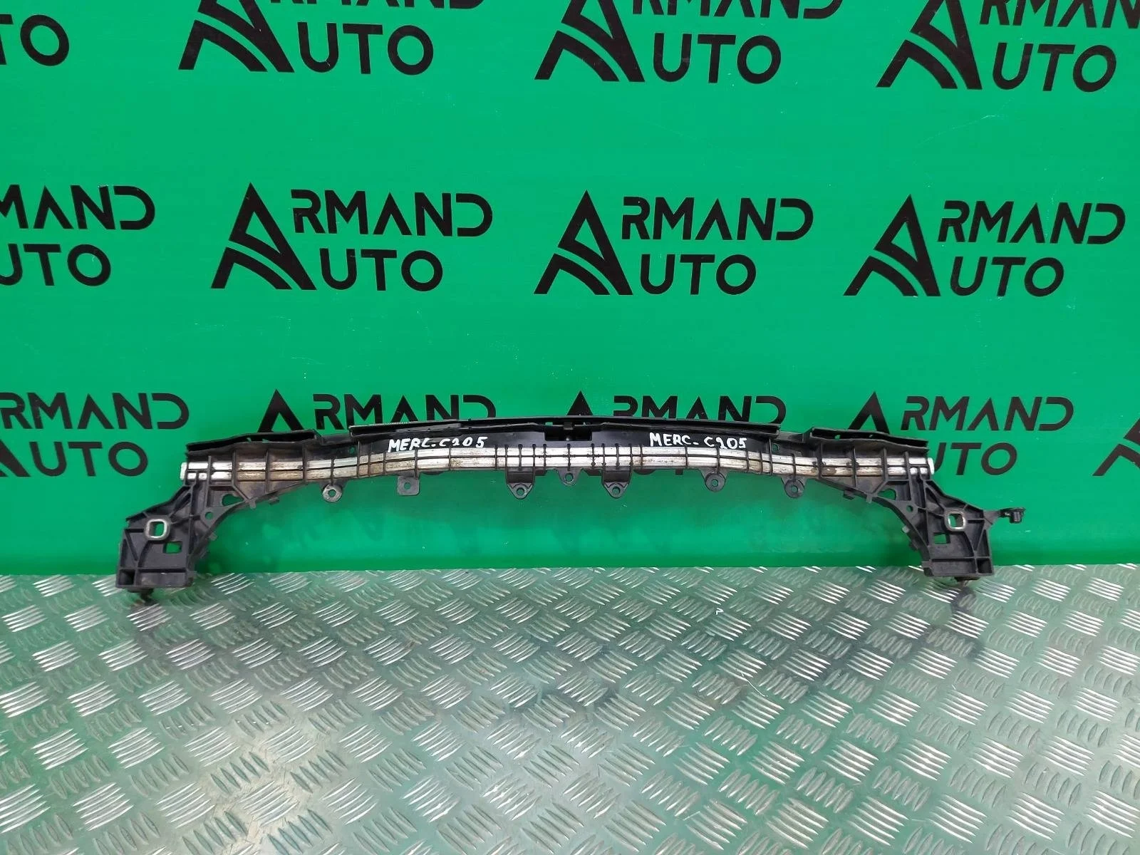 Кронштейн радиатора Mercedes C-Class 2014-2021 A2056204101 W205