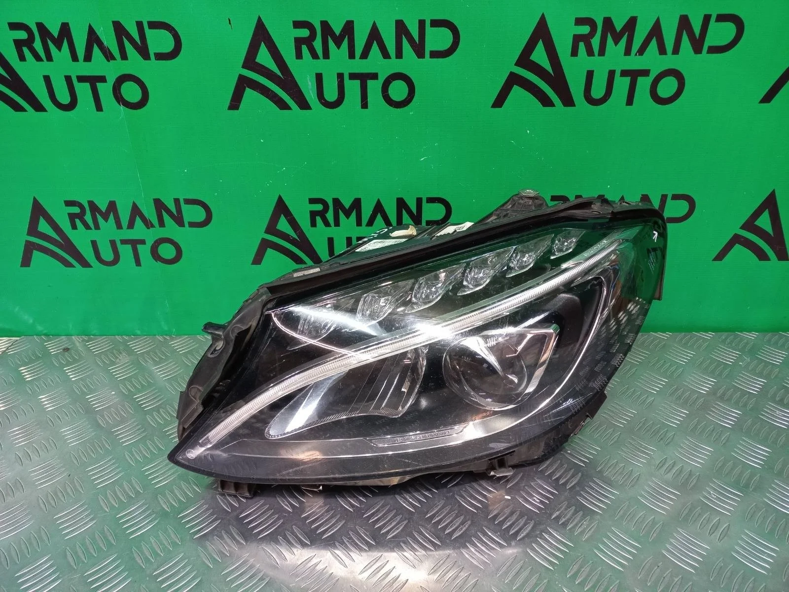Фара Mercedes C-Class 2014-2018 A2059067303 W205, левая