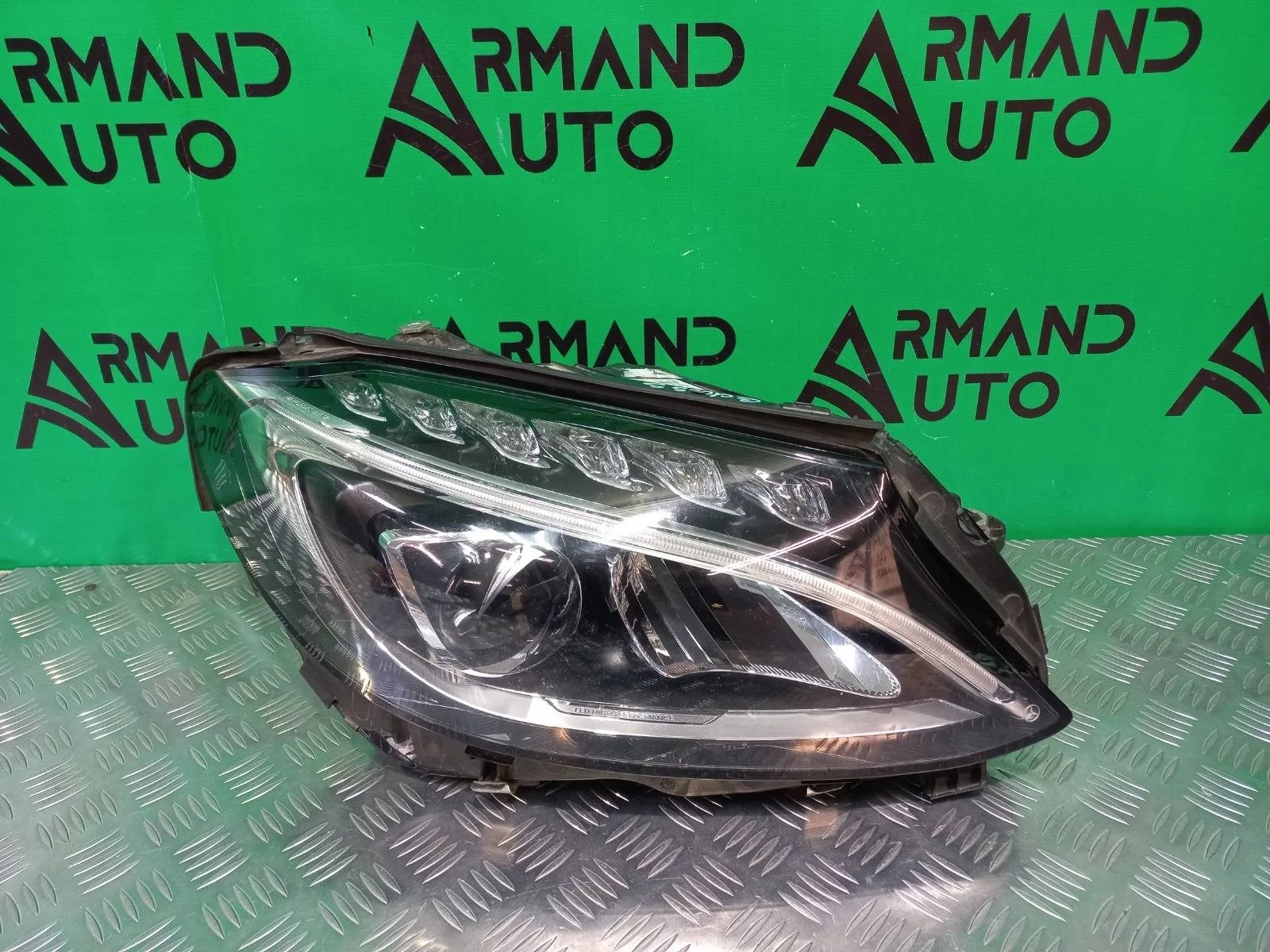 Фара Mercedes C-Class 2014-2018 A2059067403 W205, правая