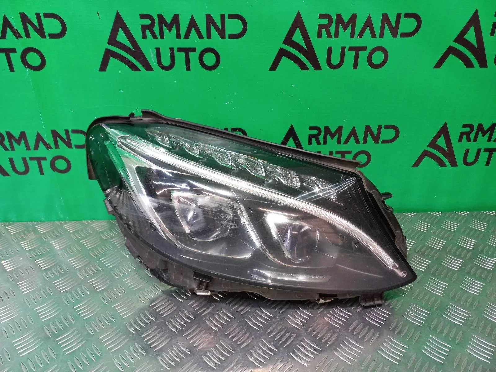 Фара Mercedes C-Class 2014-2018 A2058203061 W205, правая