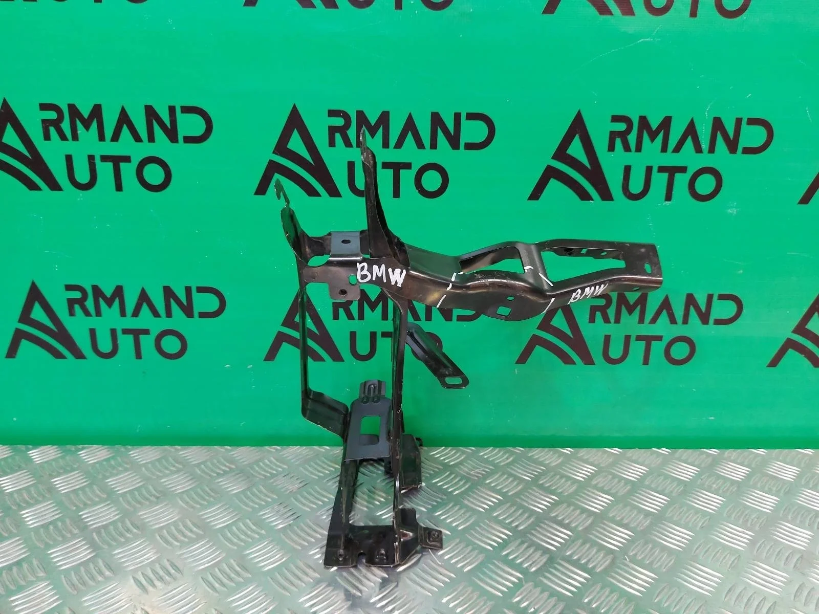 Кронштейн фары BMW X3 2017-2024 51647400114 G01, правый