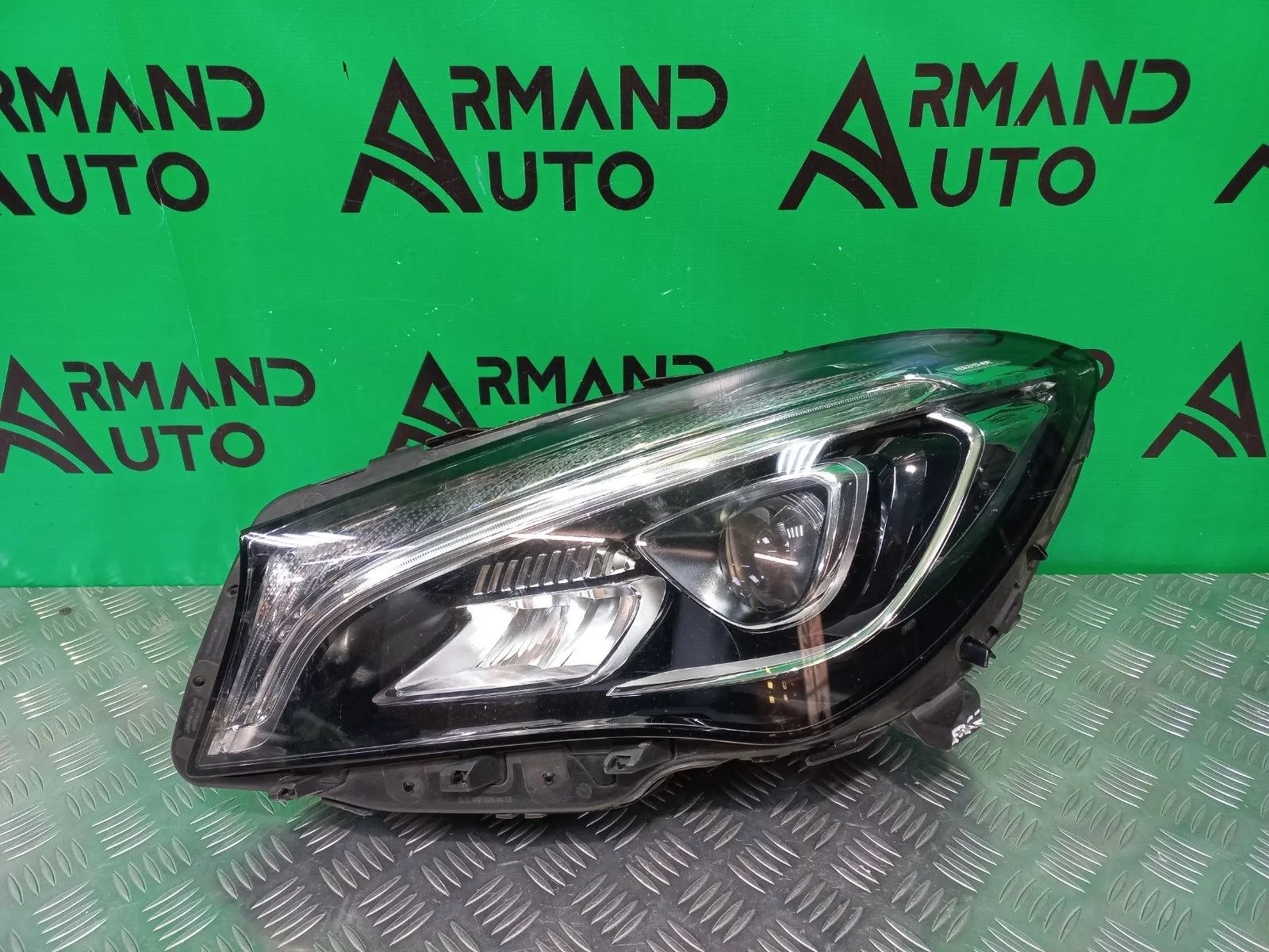 Фара Mercedes CLA-Class 2016-2019 A1179067800 C117 X117, левая