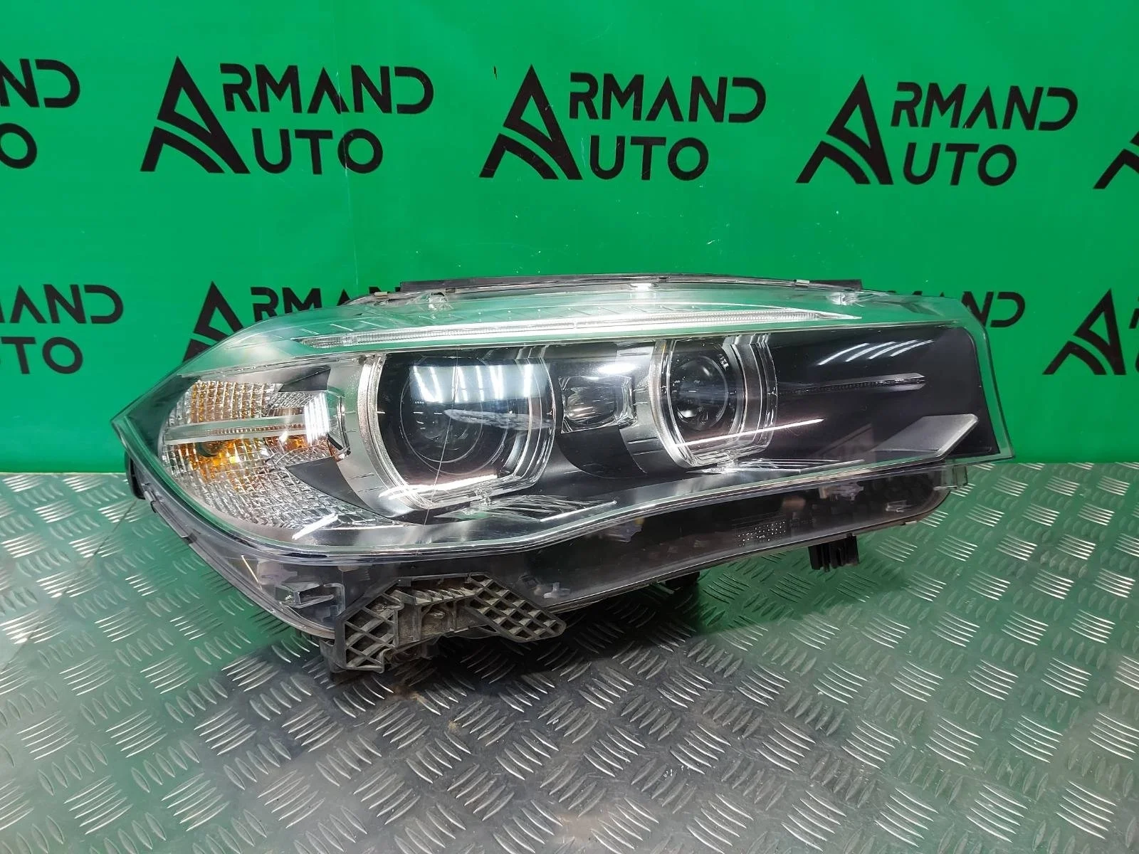Фара BMW X5 2013-2018 63117317102 F15, правая