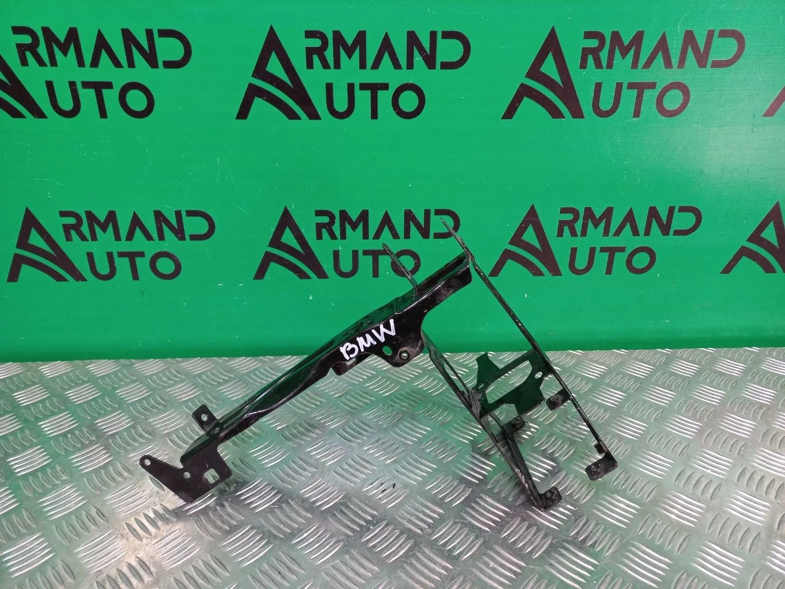 Кронштейн фары BMW 3 series 2011-2020 51647245792 F30 F31, правый