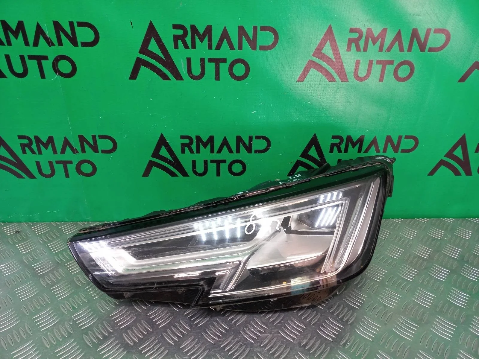 Фара Audi A4 2015-2020 8W0941773 5 B9, левая