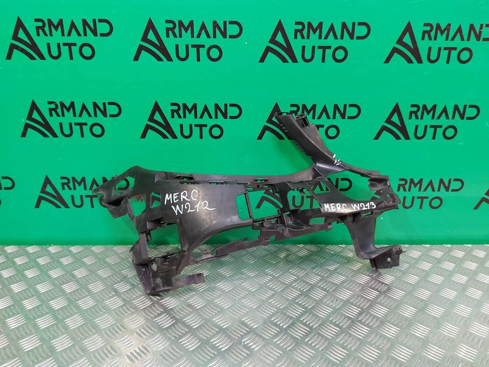 Кронштейн бампера Mercedes E-Class 2016-2020 A2138851065 W213, передний правый