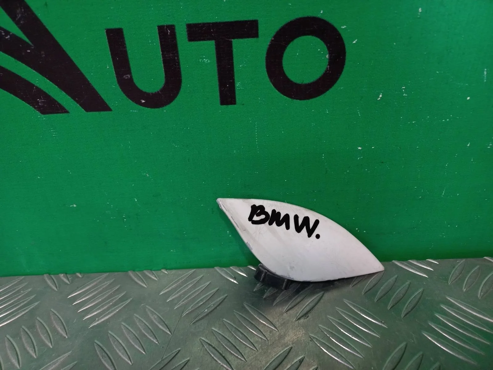 Заглушка буксировочного крюка BMW X6 2007-2014 51127176251 E71, задняя левая