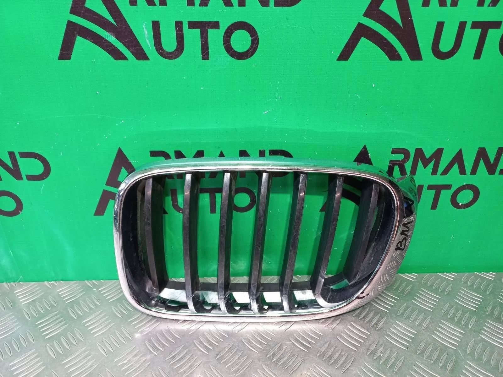 Решетка радиатора BMW X3 2014-2017 51117338571 F25, левая