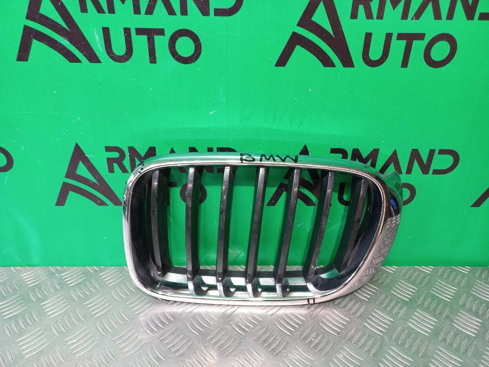 Решетка радиатора BMW X3 2014-2017 51117338571 F25, левая