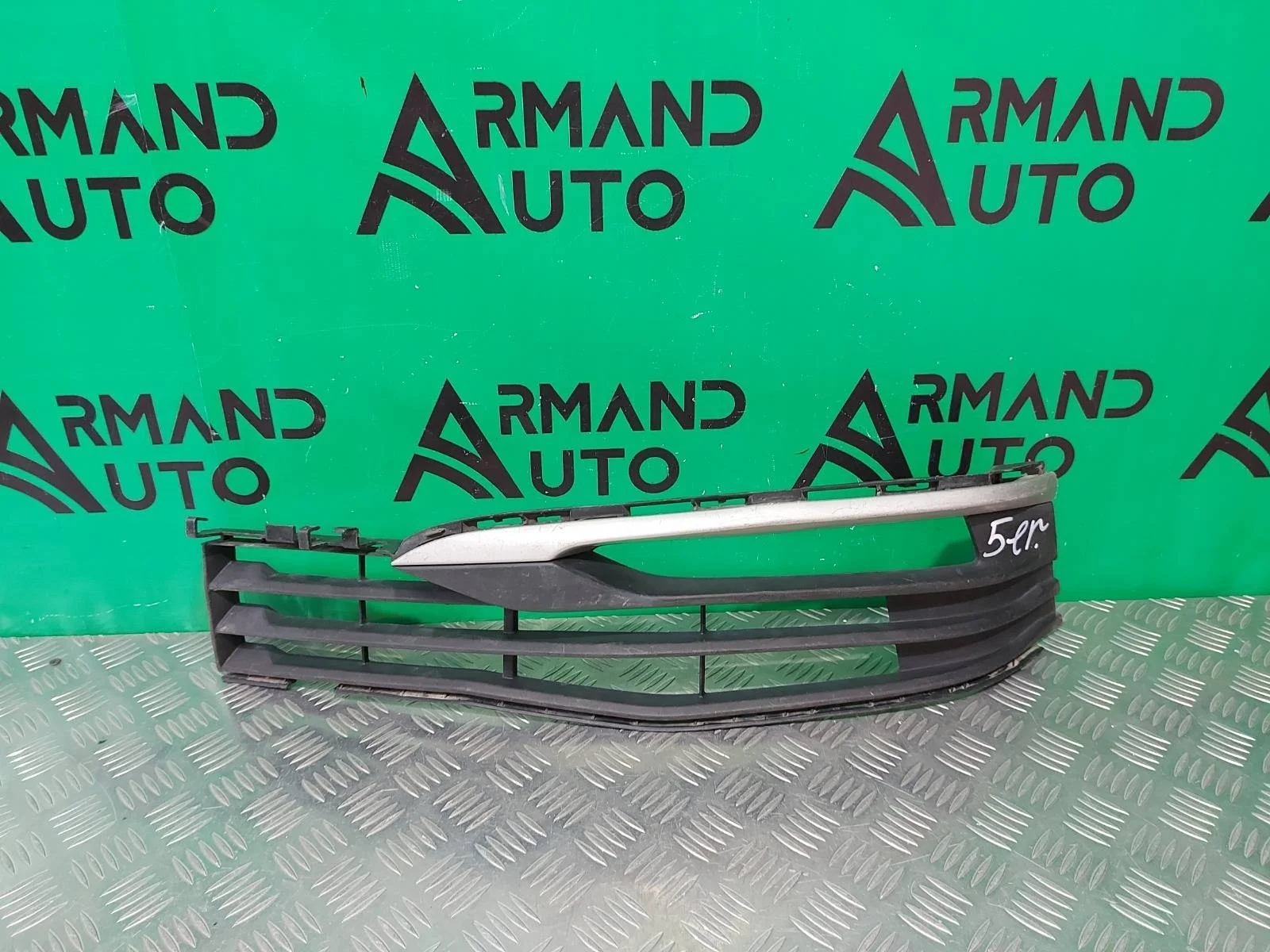 Решетка бампера BMW 5 series 2016-2020 51117385261 G30 G31, передняя левая