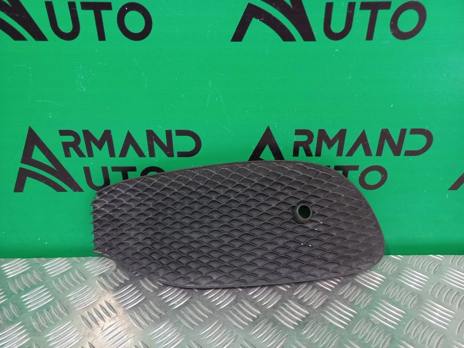 Решетка бампера Mercedes E-Class 2016-2020 A2138851500 W213, передняя левая