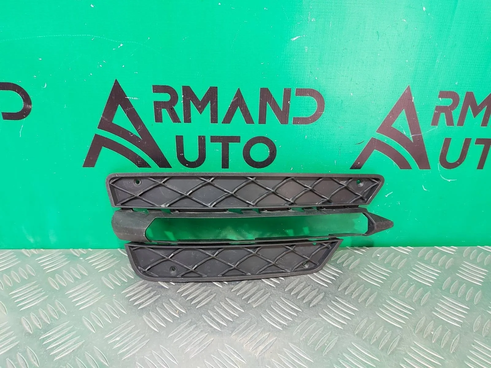 Решетка бампера Mercedes C-Class 2011-2015 A2048851453 W204, передняя правая