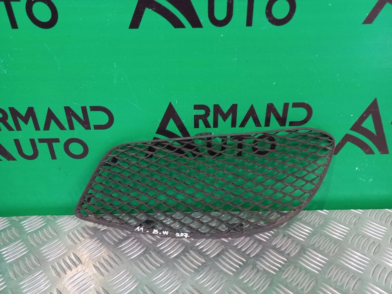 Решетка бампера Mercedes E-Class 2013-2016 A2078850424 C207, передняя правая