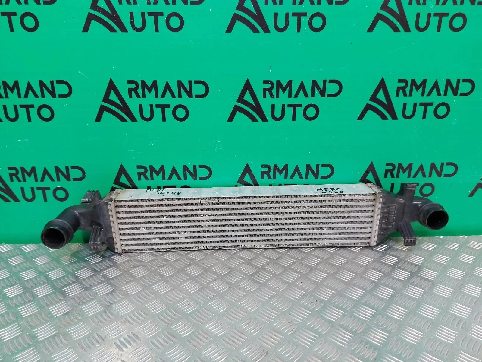 Интеркулер Mercedes B-Class 2011-2018 A2465000100 W246