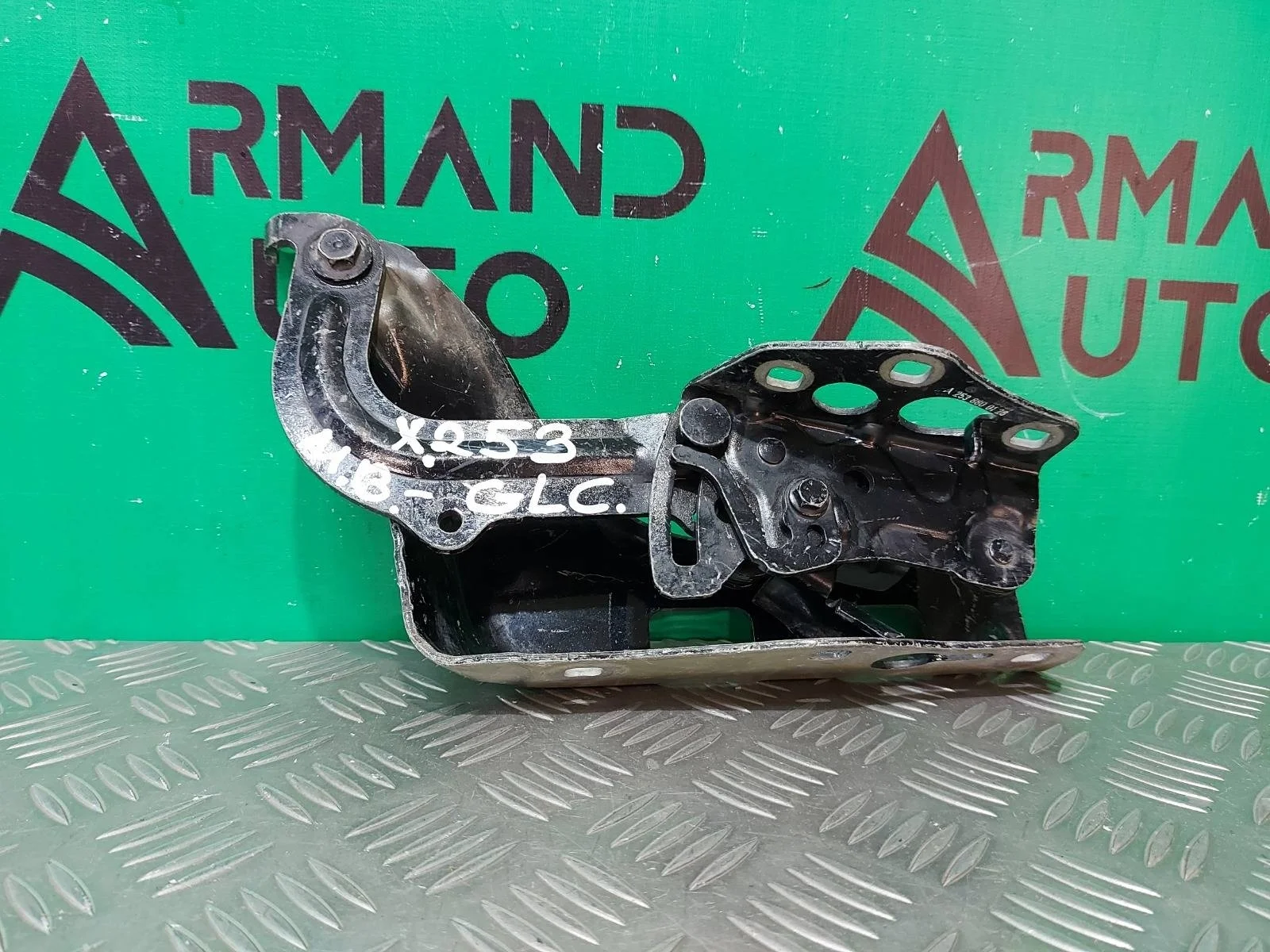 Петля капота Mercedes GLC-Class 2015-2022 A2538800128 X253, левая