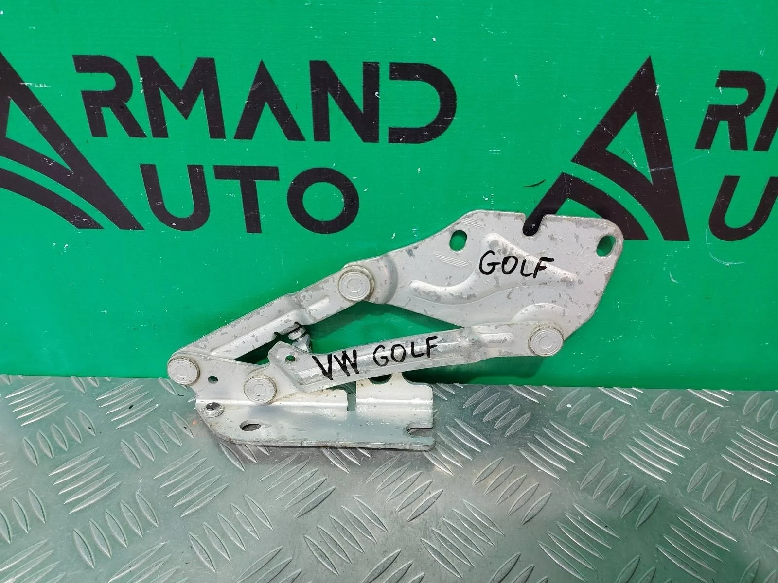 Петля капота Volkswagen Golf Plus 2005-2014 5M0823302 1, правая