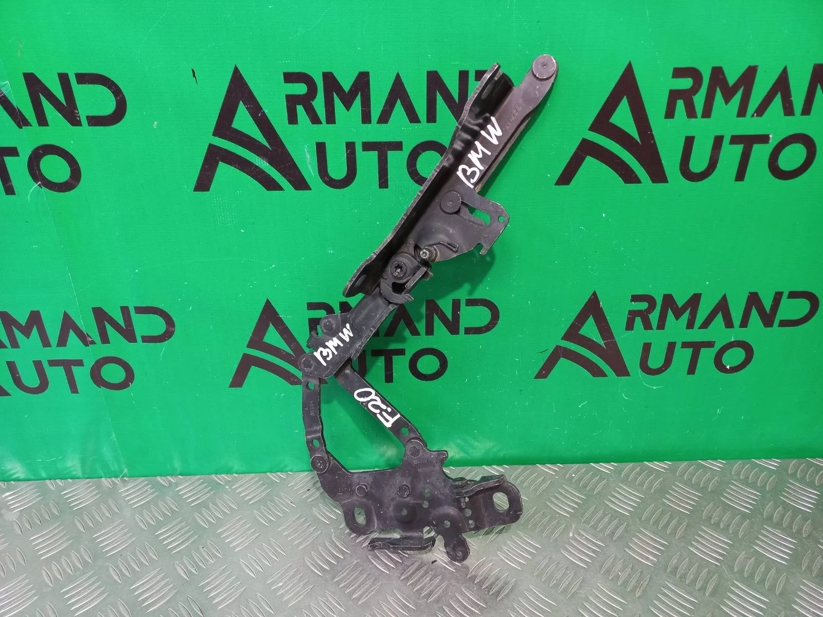 Петля капота BMW 1 series 2011-2019 41617286343 F20 F21, левая
