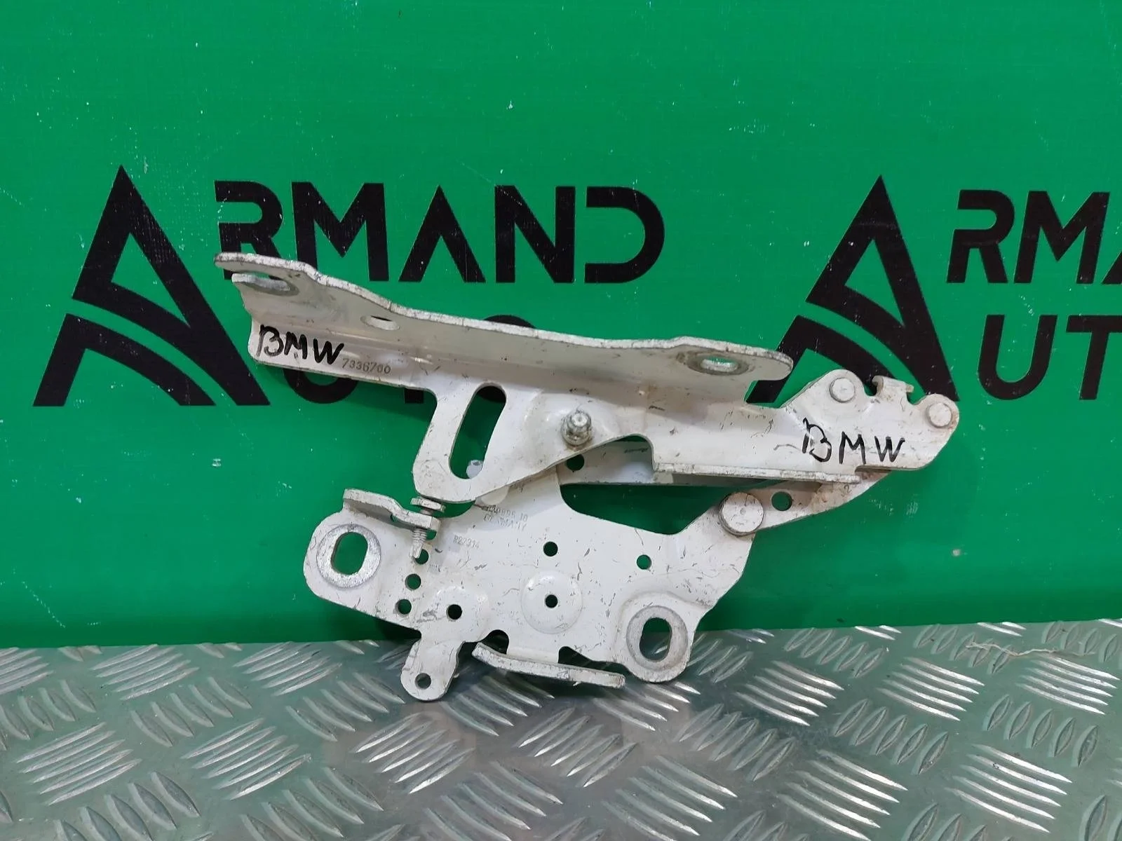 Петля капота BMW 1 series 2011-2019 41617286344 F20 F21, правая