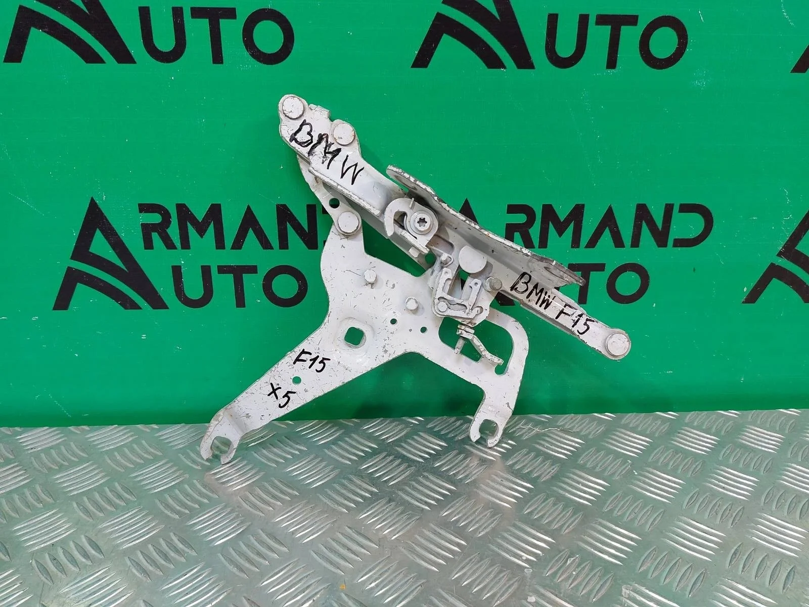 Петля капота BMW X5 2013-2018 41007381781 F15, левая