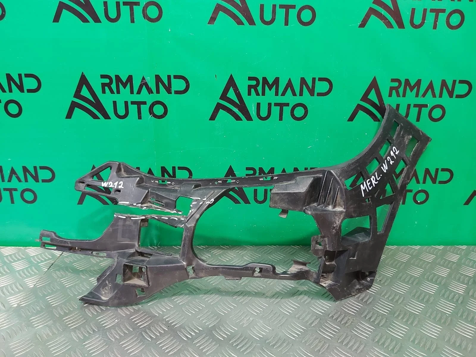 Кронштейн бампера Mercedes E-Class 2013-2016 A2128853765 W212, передний левый