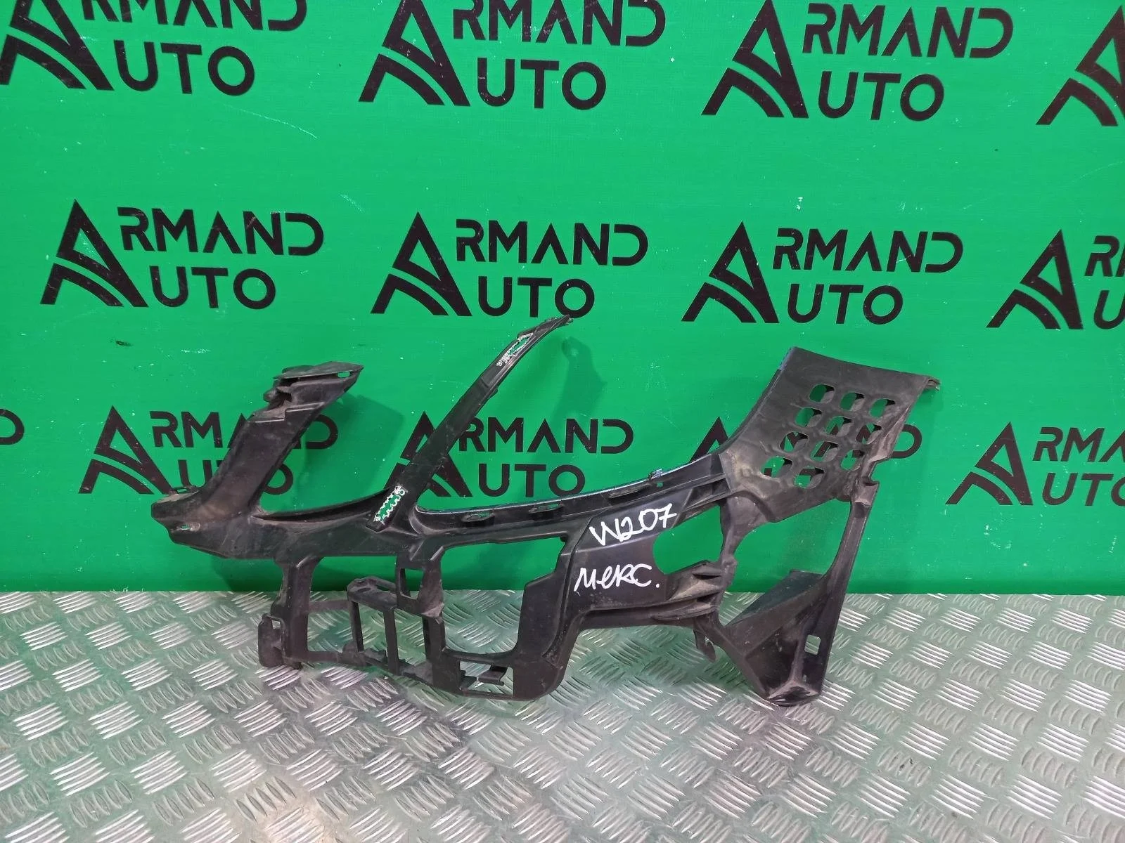 Кронштейн бампера Mercedes E-Class 2009-2013 A20788049409999 C207, передний левый