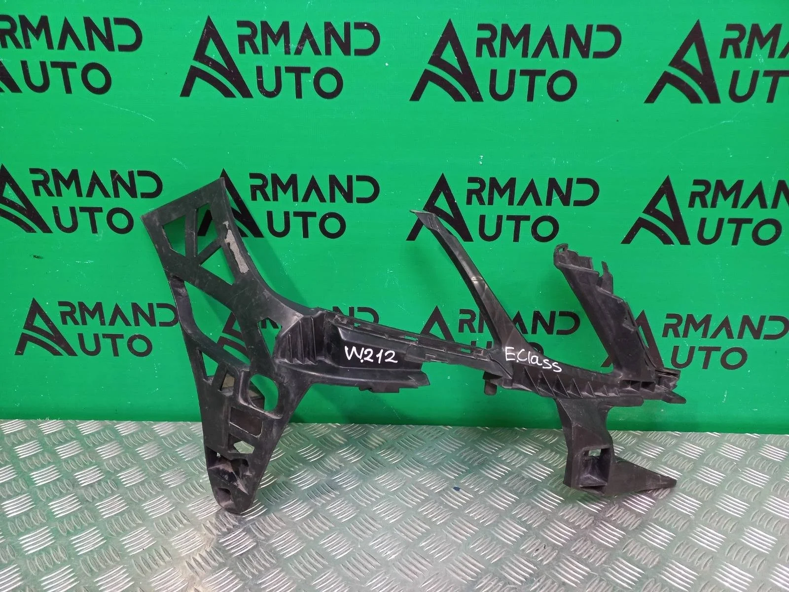 Кронштейн бампера Mercedes E-Class 2009-2013 A2128852965 W212, передний правый