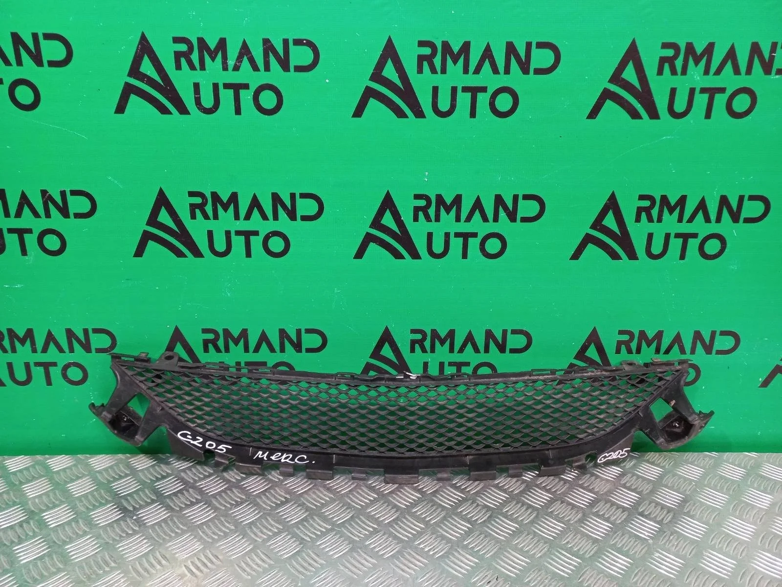 Решетка бампера Mercedes C-Class 2014-2021 A2058852123 W205, передняя