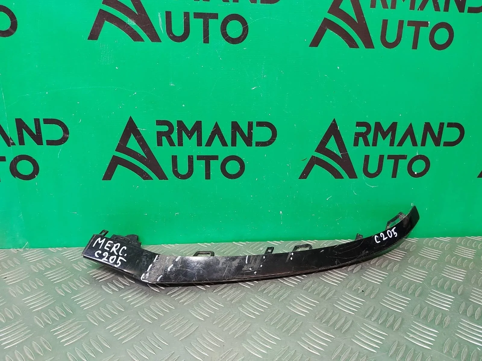 Накладка бампера Mercedes C-Class 2014-2018 A2058851474 W205, передняя правая
