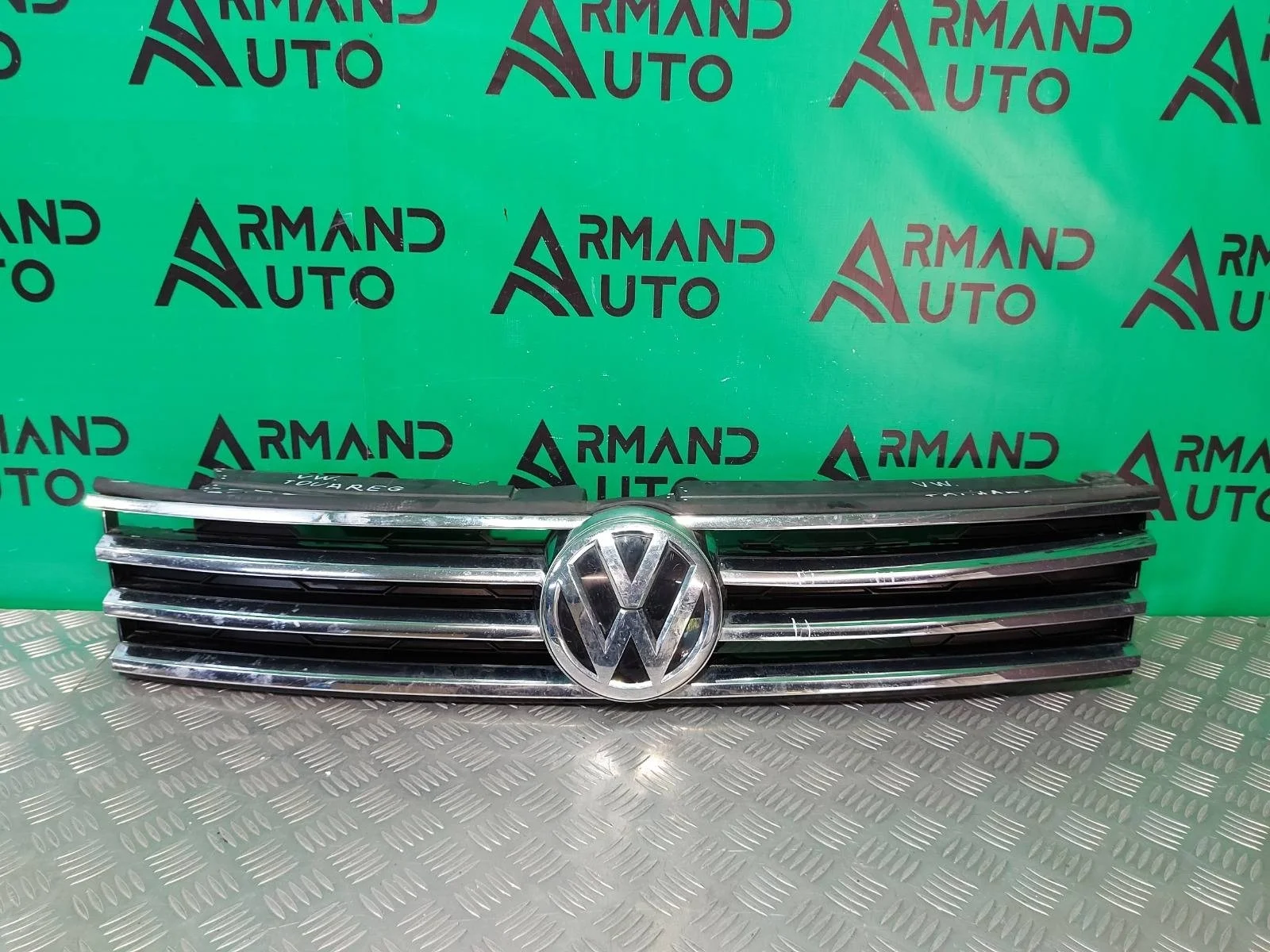 Решетка радиатора Volkswagen Touareg 2014-2018 7P6853651LZLL 2