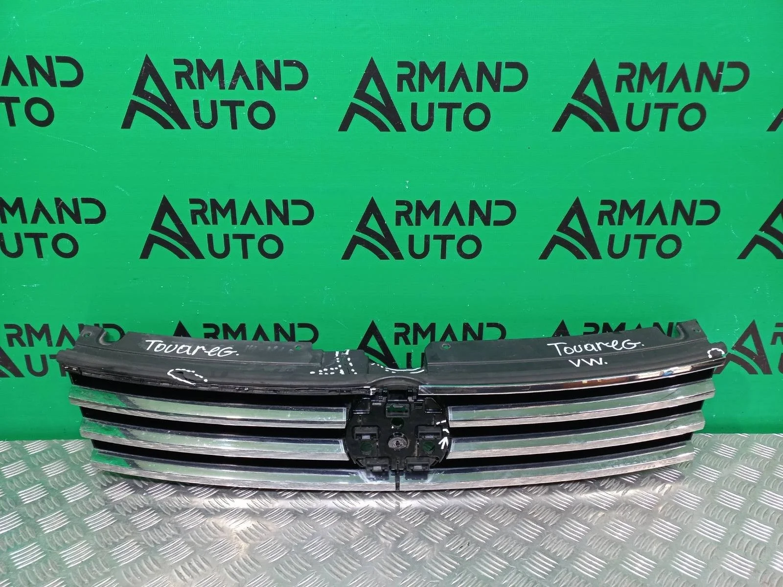 Решетка радиатора Volkswagen Touareg 2014-2018 7P6853651JZLL 2