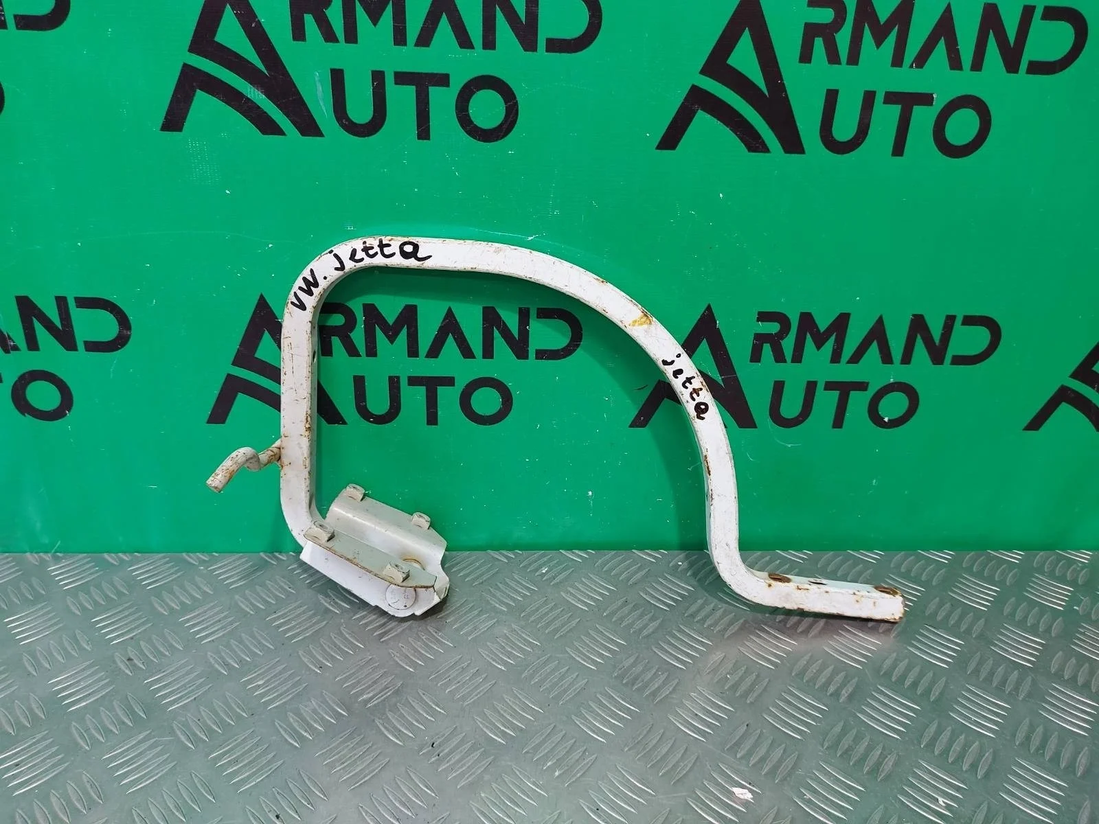 Петля крышки багажника Volkswagen Jetta 2010-2018 5C6827302D 6, правая