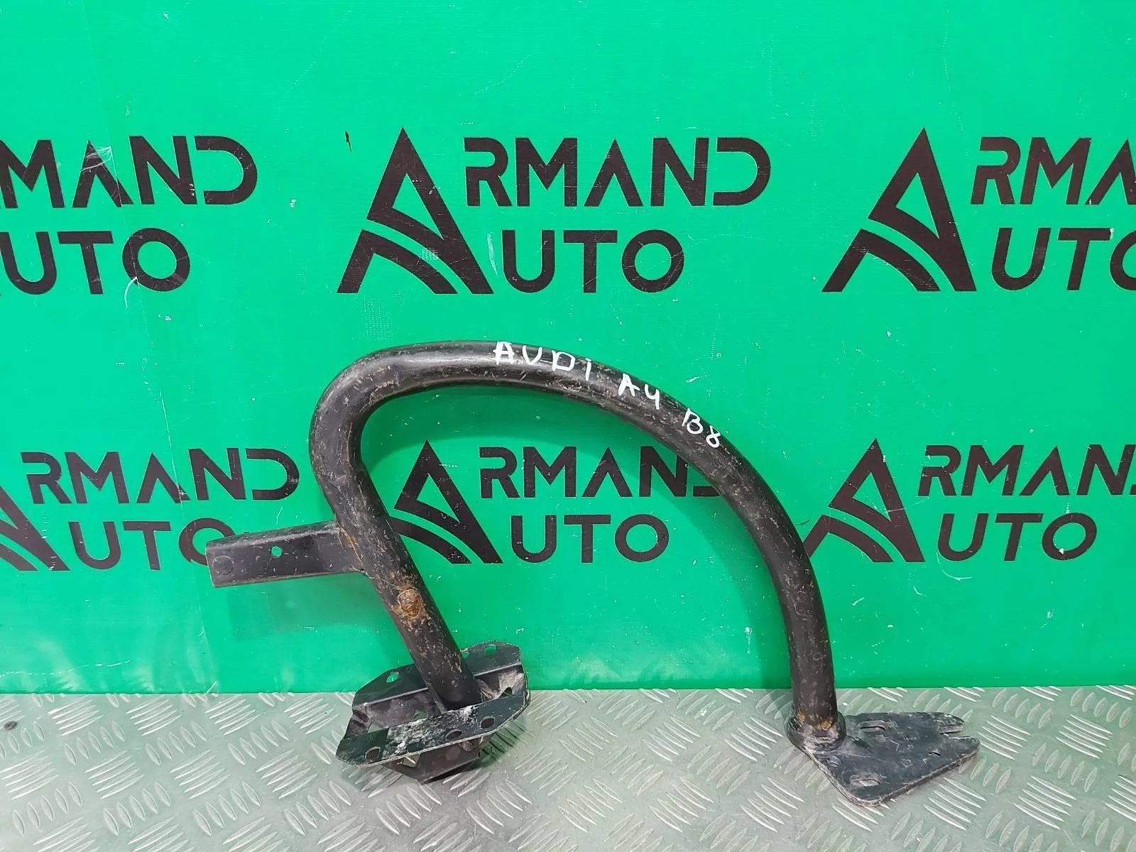 Петля крышки багажника Audi A4 2011-2015 8K5827301AC 4 B8, левая