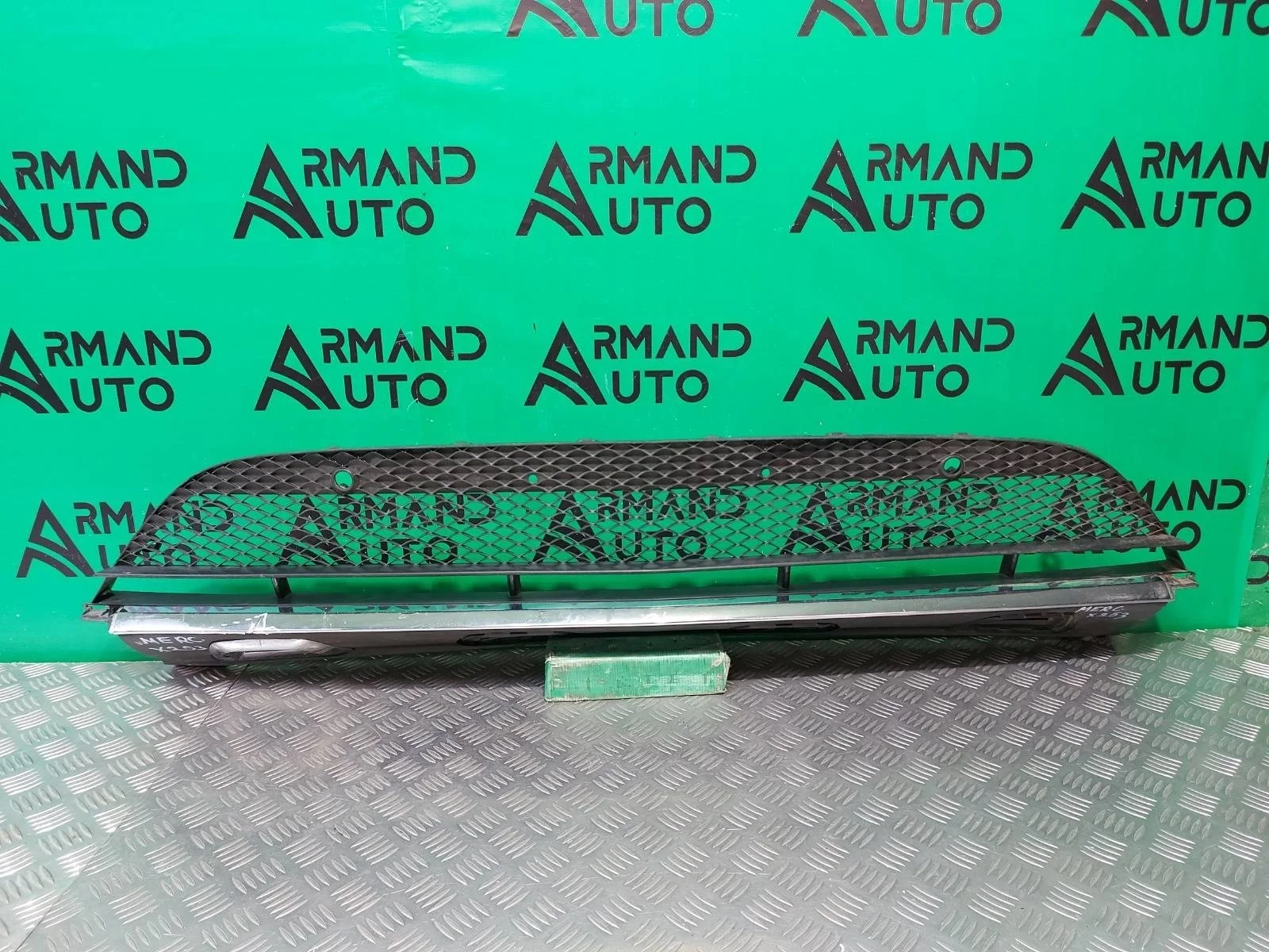 Решетка бампера Mercedes GLC-Class 2015-2019 A2538852400 X253, передняя