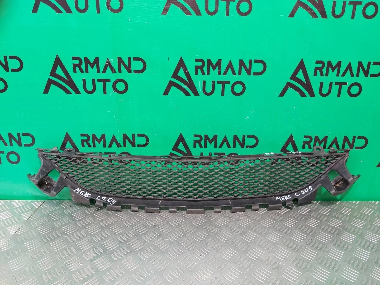 Решетка бампера Mercedes C-Class 2014-2021 A2058852123 W205, передняя
