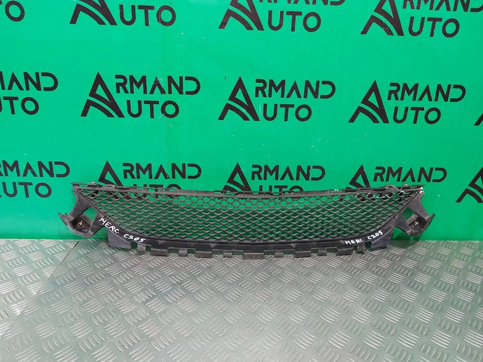 Решетка бампера Mercedes C-Class 2014-2021 A2058852123 W205, передняя