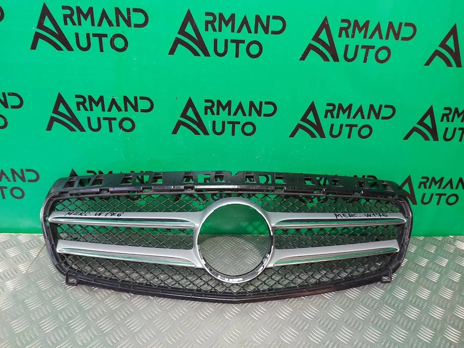 Решетка радиатора Mercedes A-Class 2012-2015 A1768800283 W176