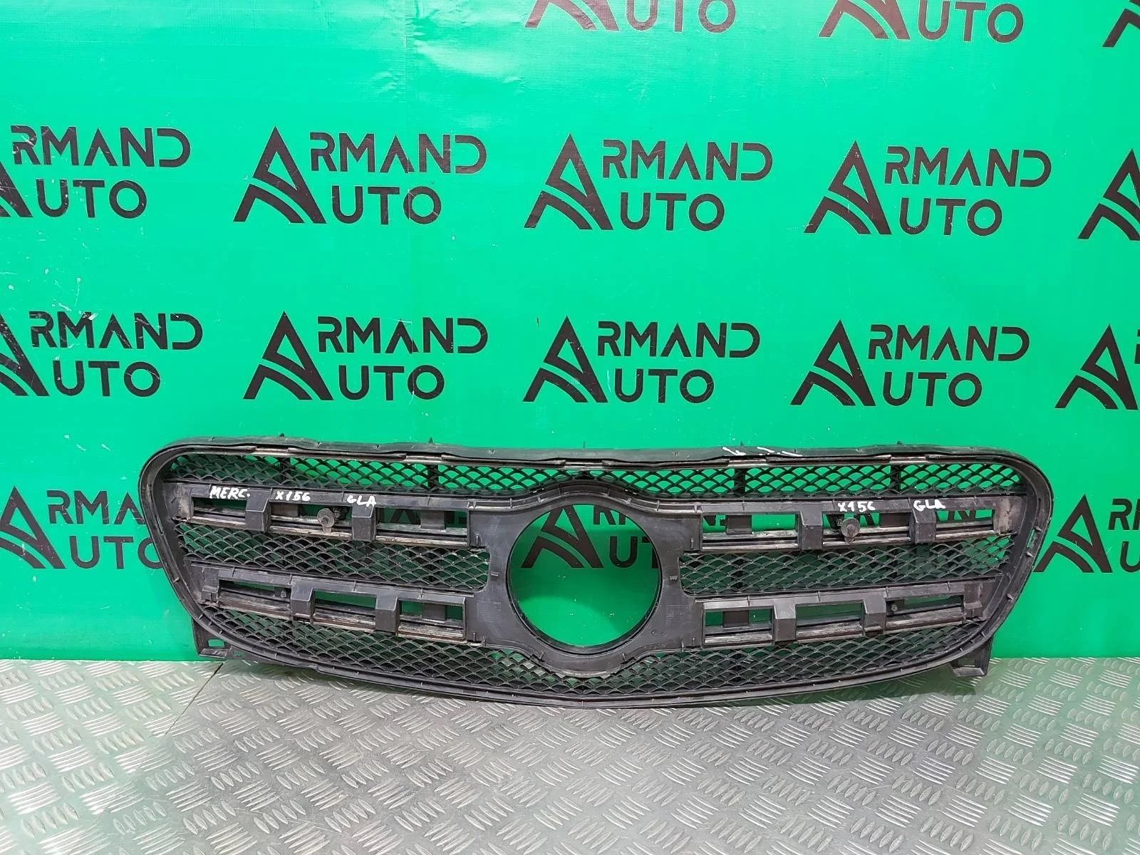 Решетка радиатора Mercedes GLA-Class 2013-2017 A1568801200 X156