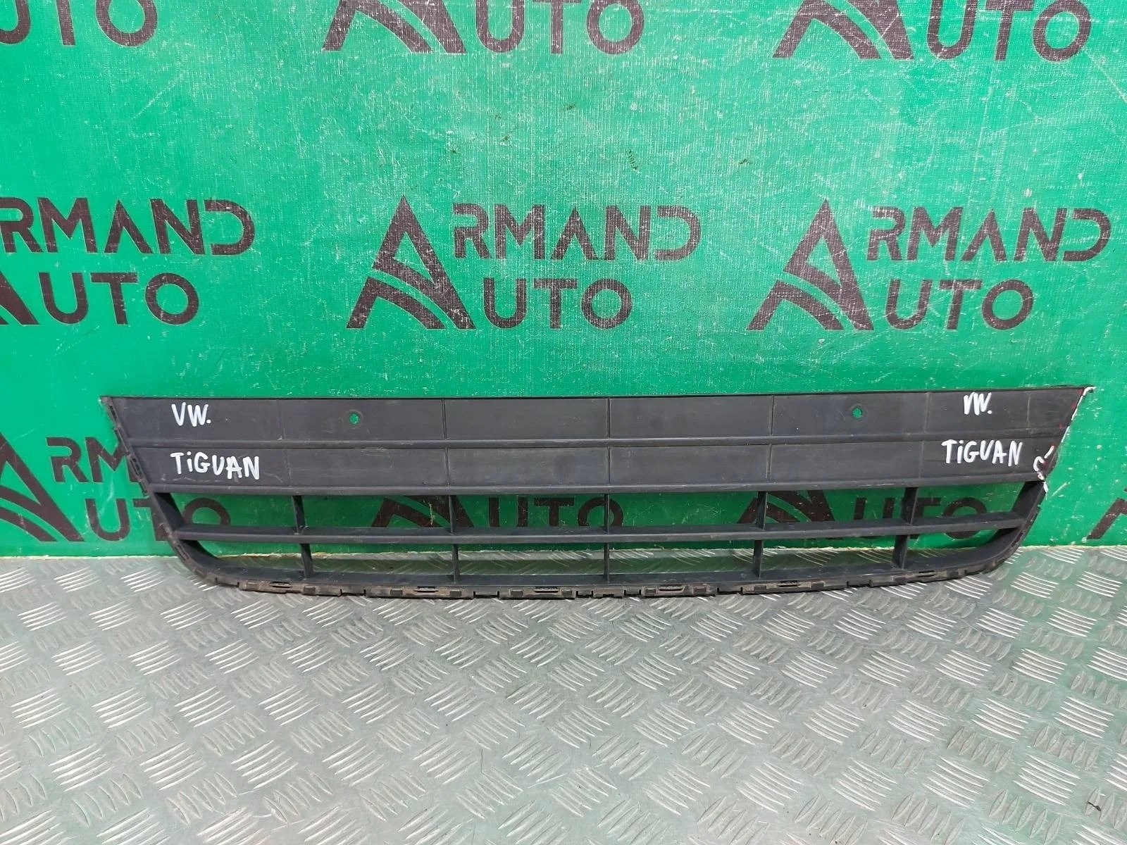 Решетка бампера Volkswagen Tiguan 2011-2018 5N0853671B82V 1, передняя