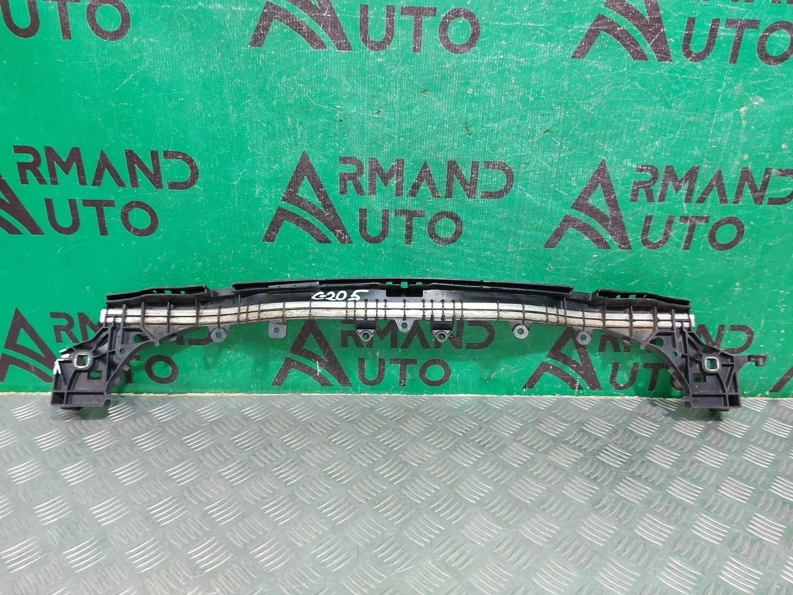 Кронштейн радиатора Mercedes C-Class 2014-2021 A2056204101 W205