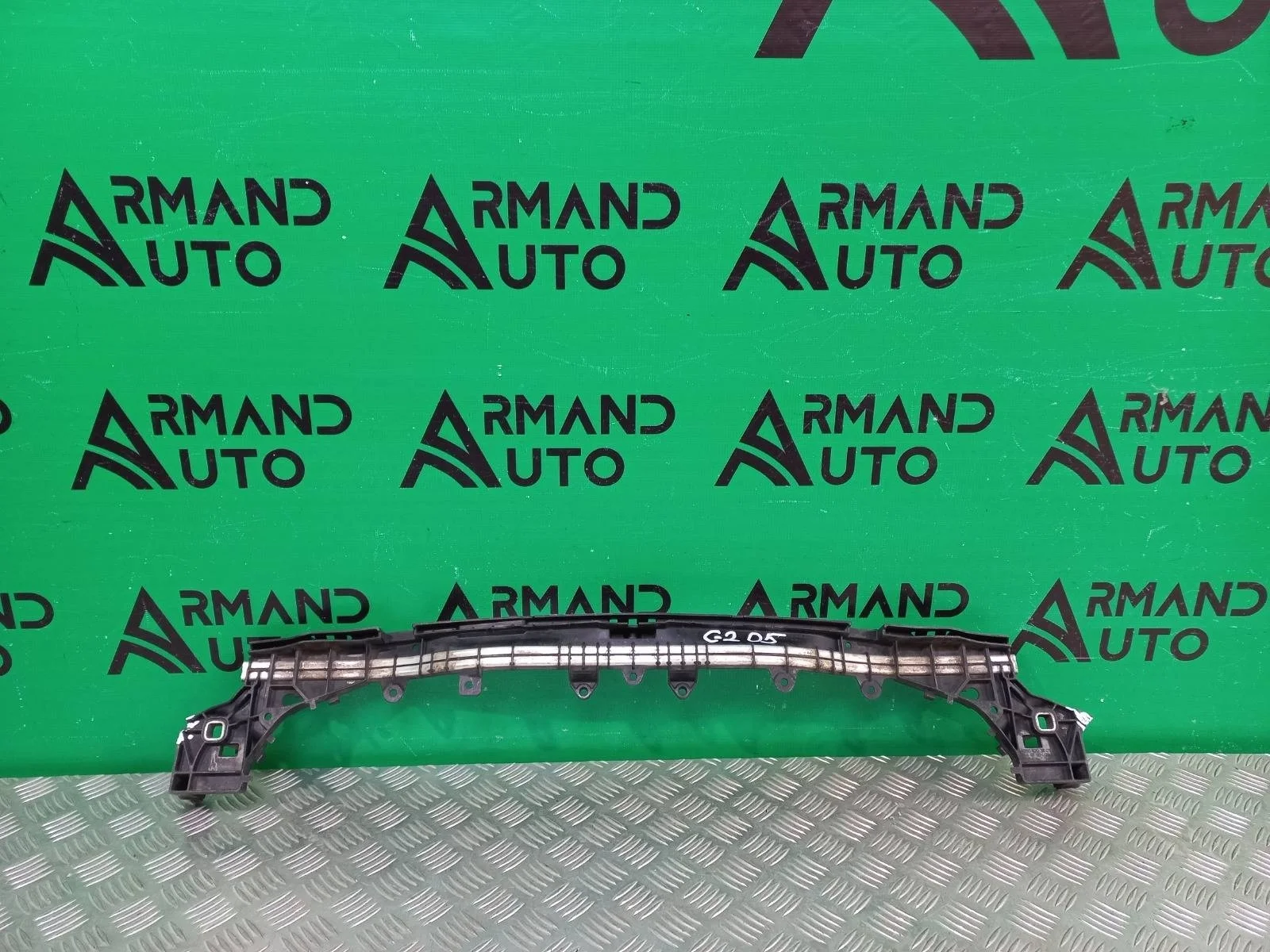 Кронштейн радиатора Mercedes C-Class 2014-2021 A2056204101 W205