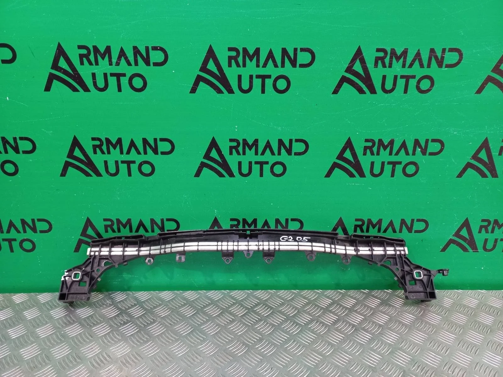 Кронштейн радиатора Mercedes C-Class 2014-2021 A2056204101 W205