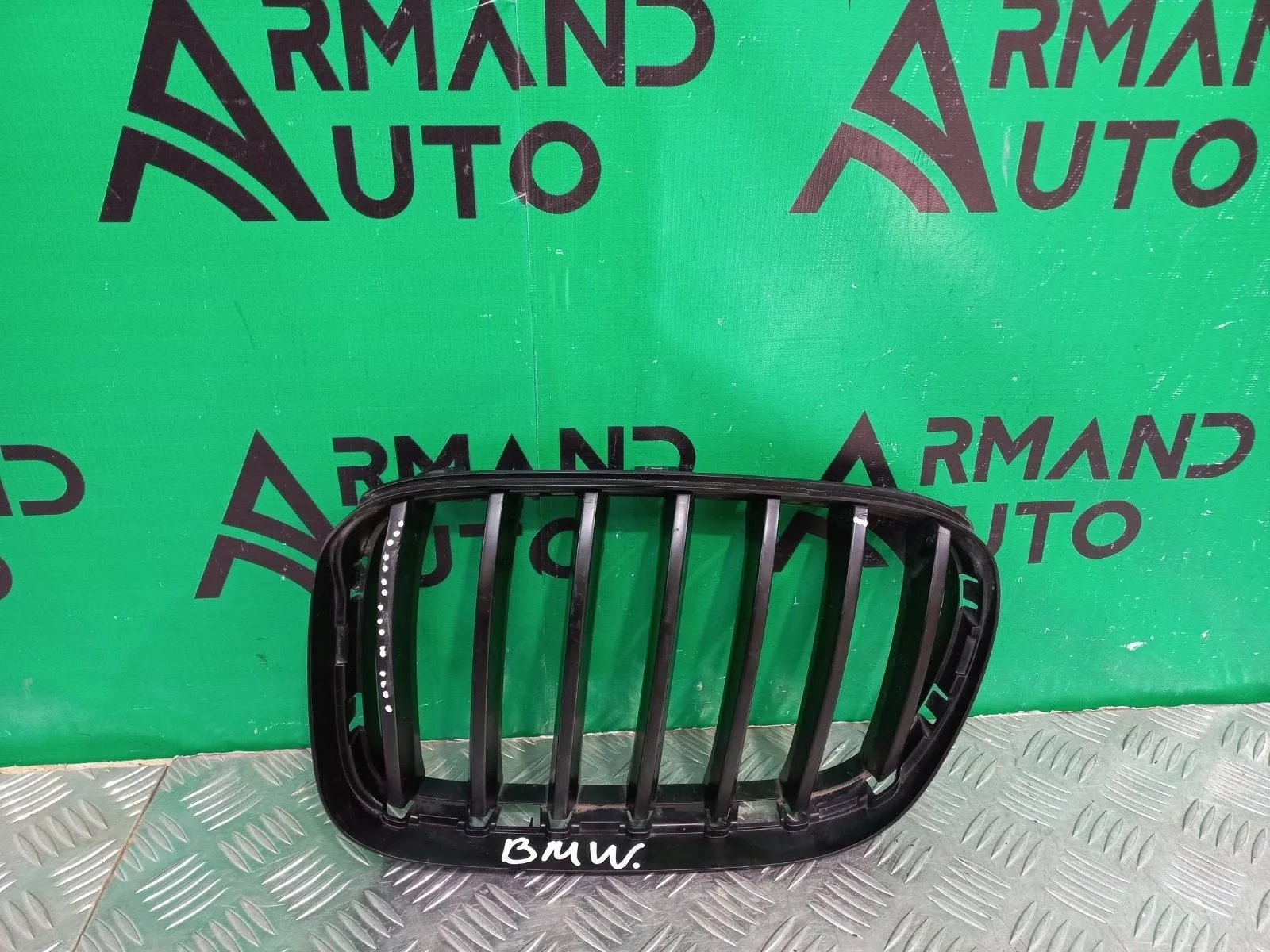 Решетка радиатора BMW X3 2010-2014 51117210725 F25, левая